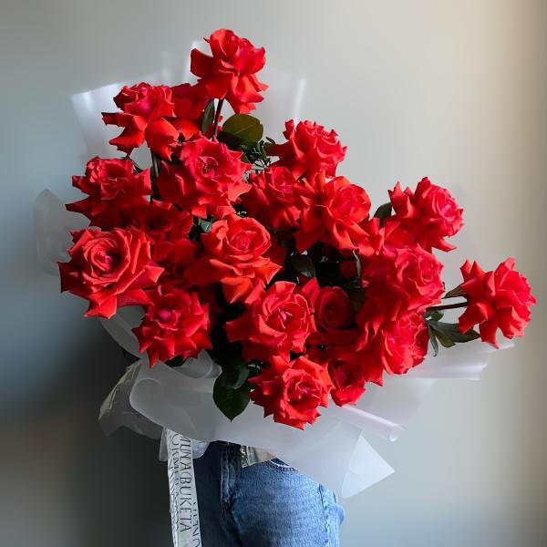 Букет красных роз 25 шт