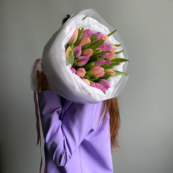 Букет 25 гладких тюльпанов