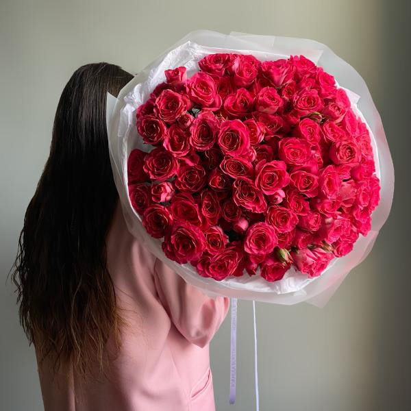 Букет кустовых малиновых роз 21 шт
