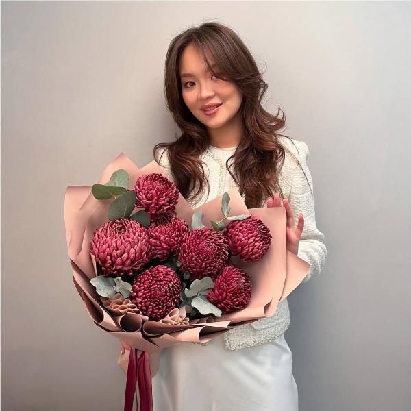 Моно букет хризантемы бордо M