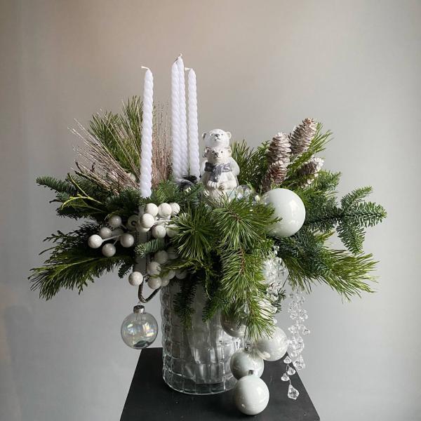 Композиция из натуральной ели "Снежные мишки"