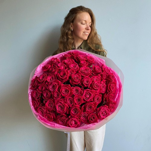 Букет из 51 малиновой розы
