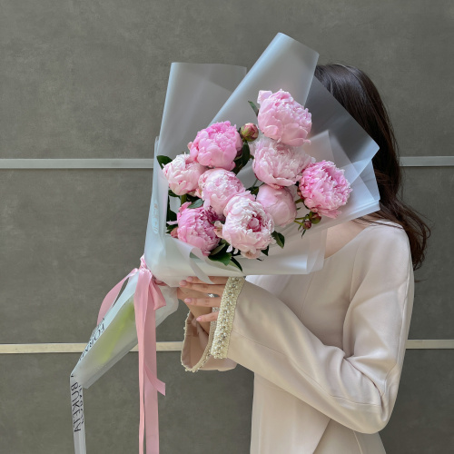 Букет из 9 пионов